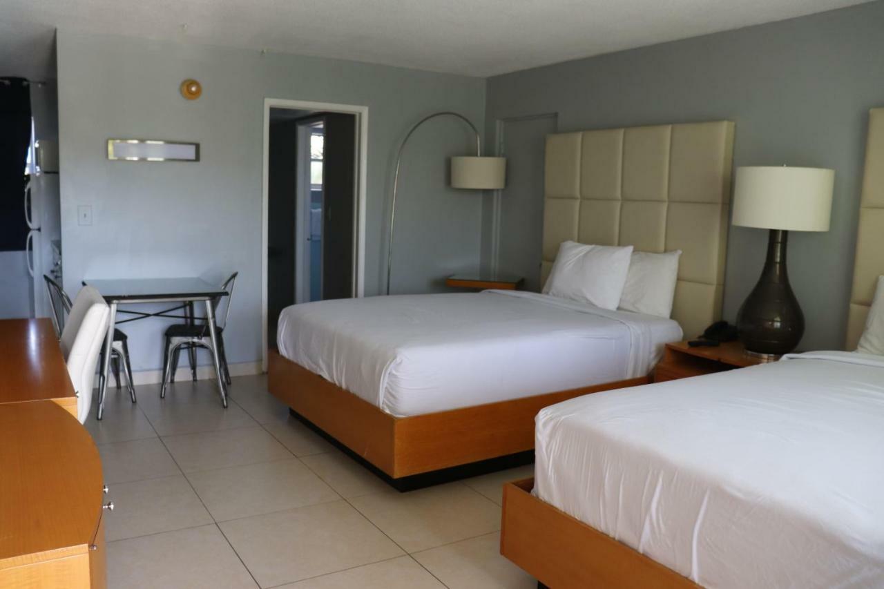 Ocean Mile Hotel 포트 로더데일 외부 사진